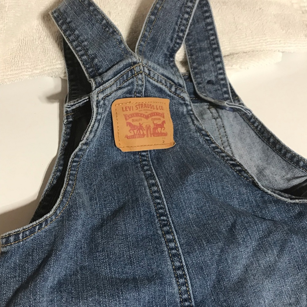 2t Levi’s overalls